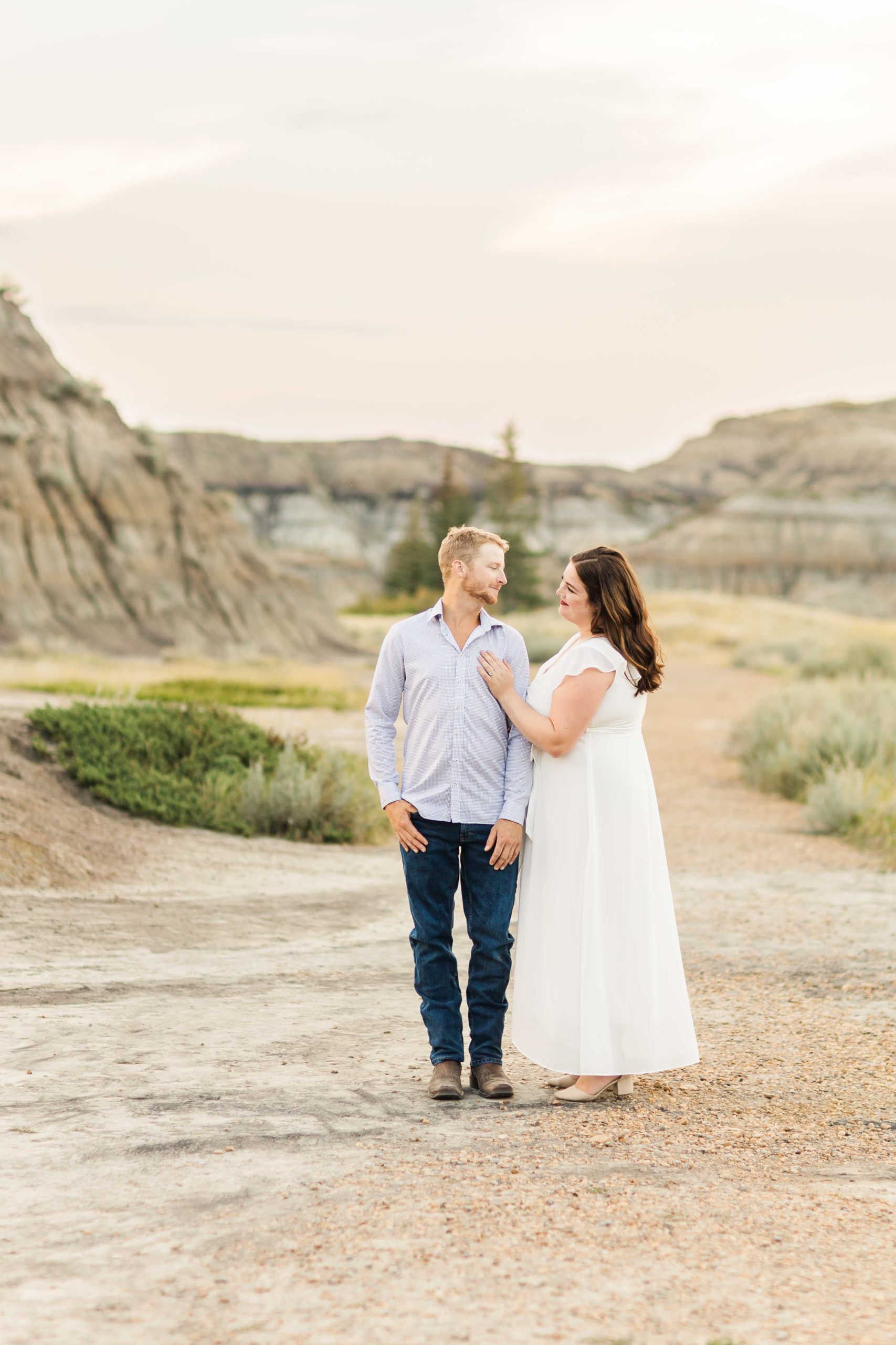 Engagement Session in HorseShoeCanyon, Alberta. Photographed by Brittany Anne Photography